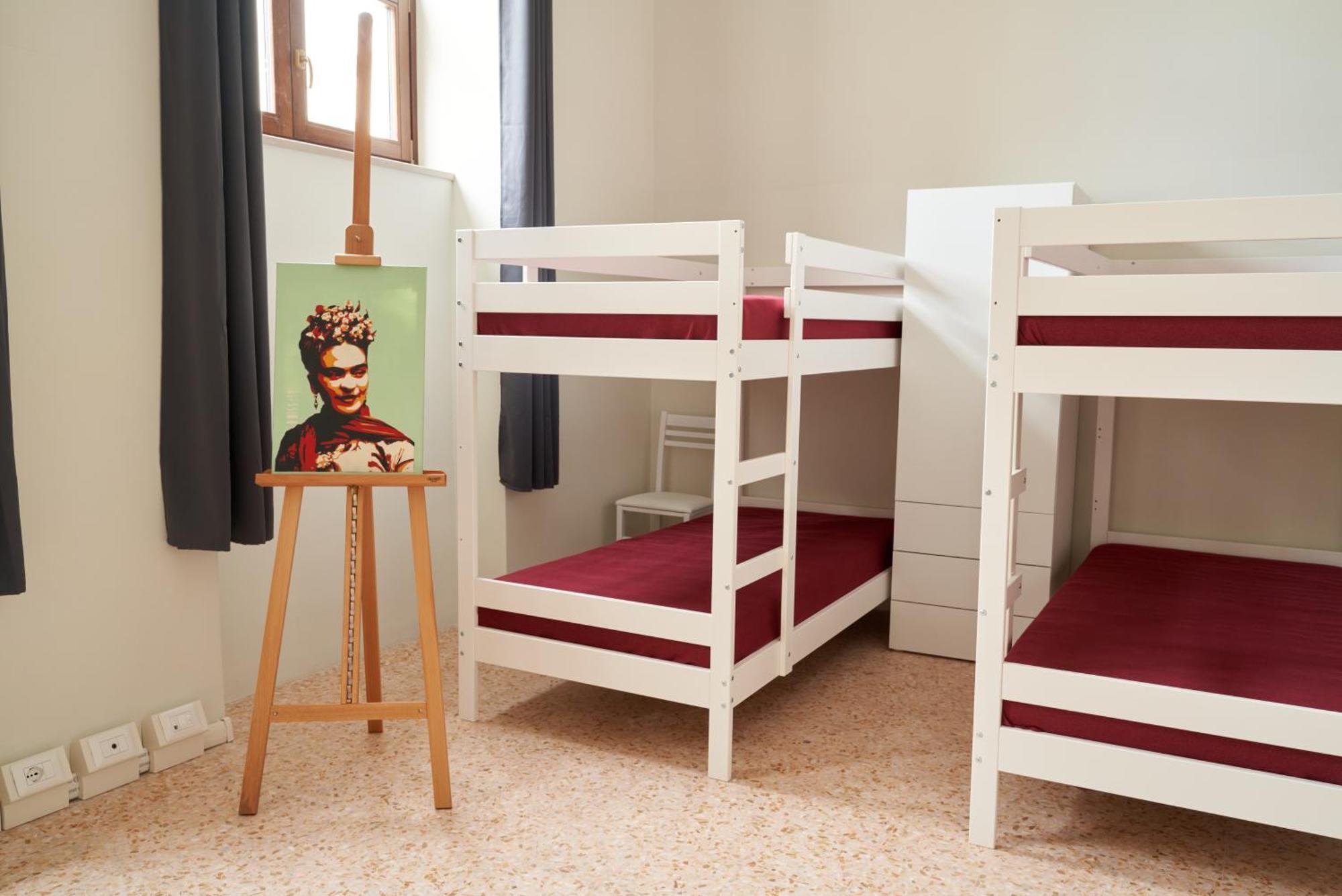 Hub Portanova Hostel Trani Exterior photo