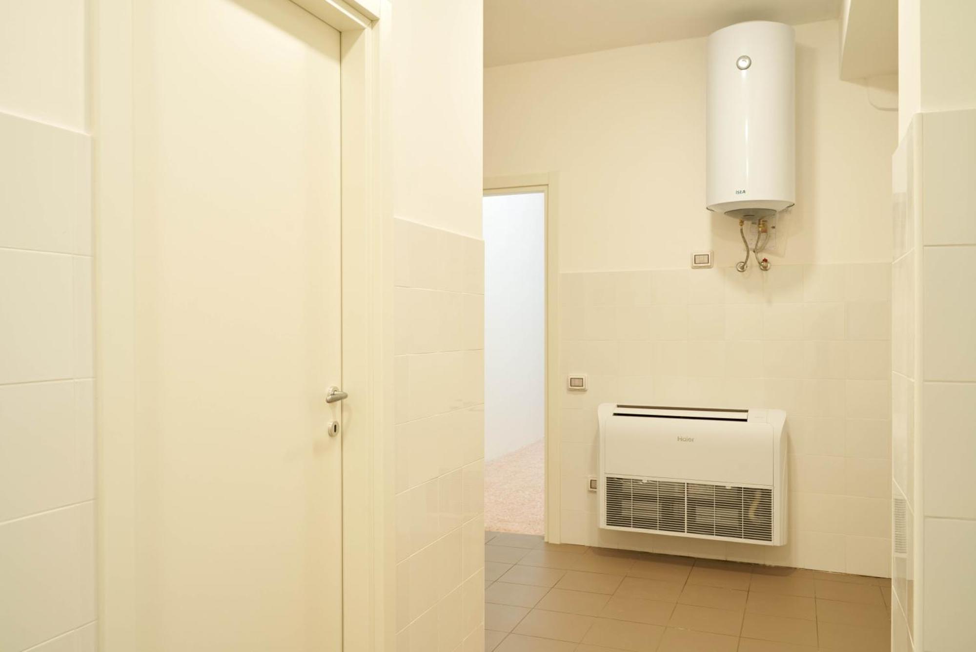 Hub Portanova Hostel Trani Exterior photo