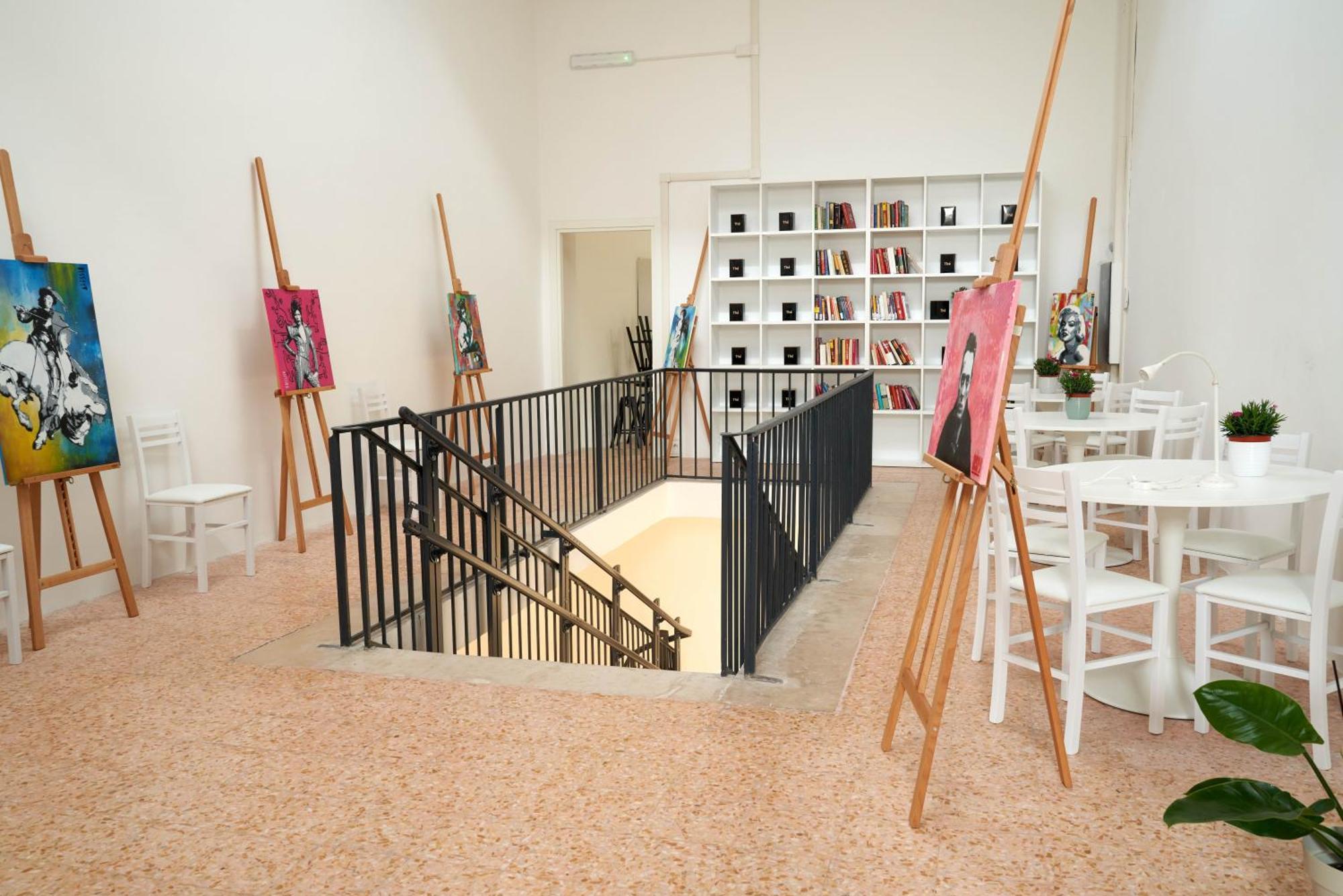 Hub Portanova Hostel Trani Exterior photo
