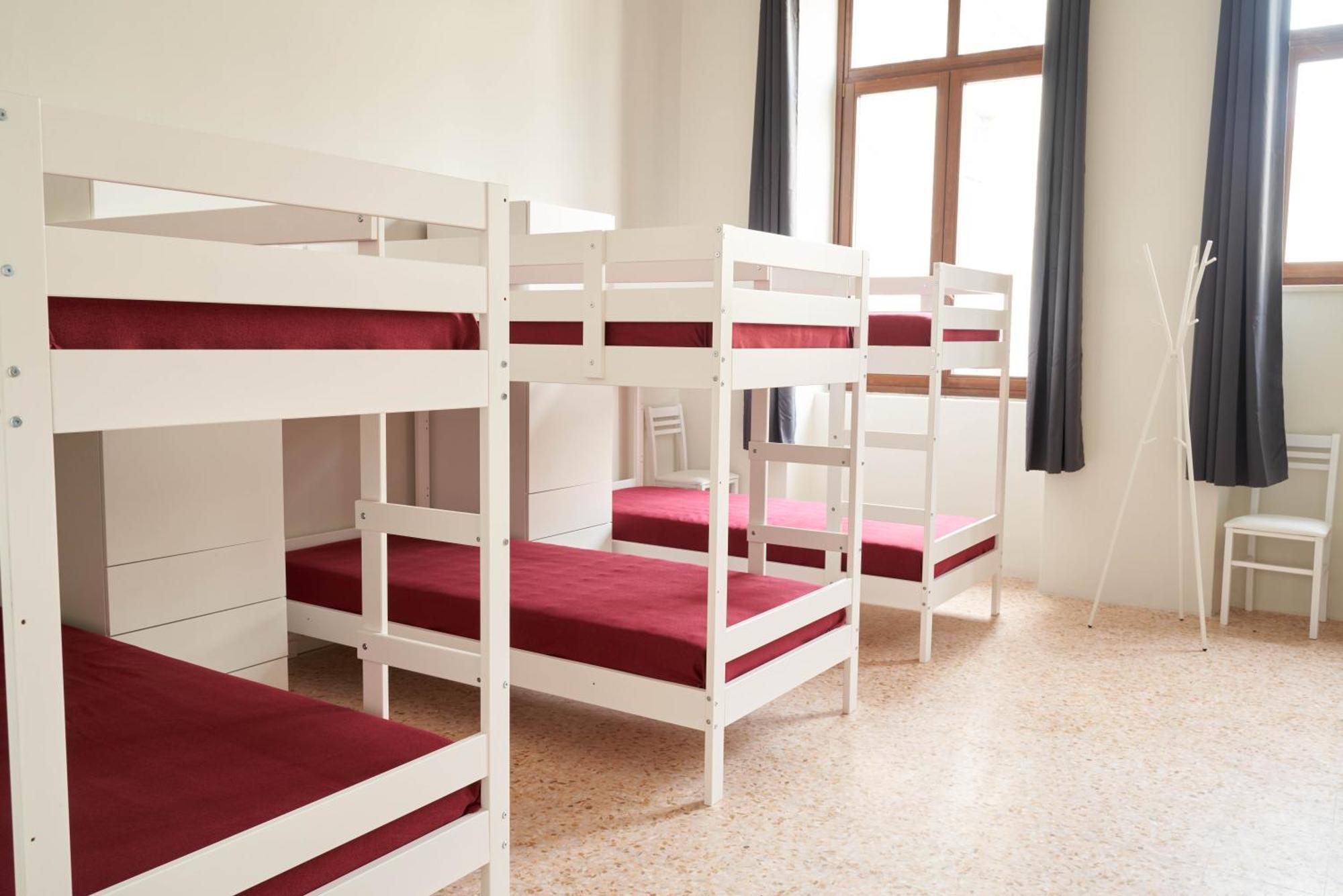 Hub Portanova Hostel Trani Exterior photo
